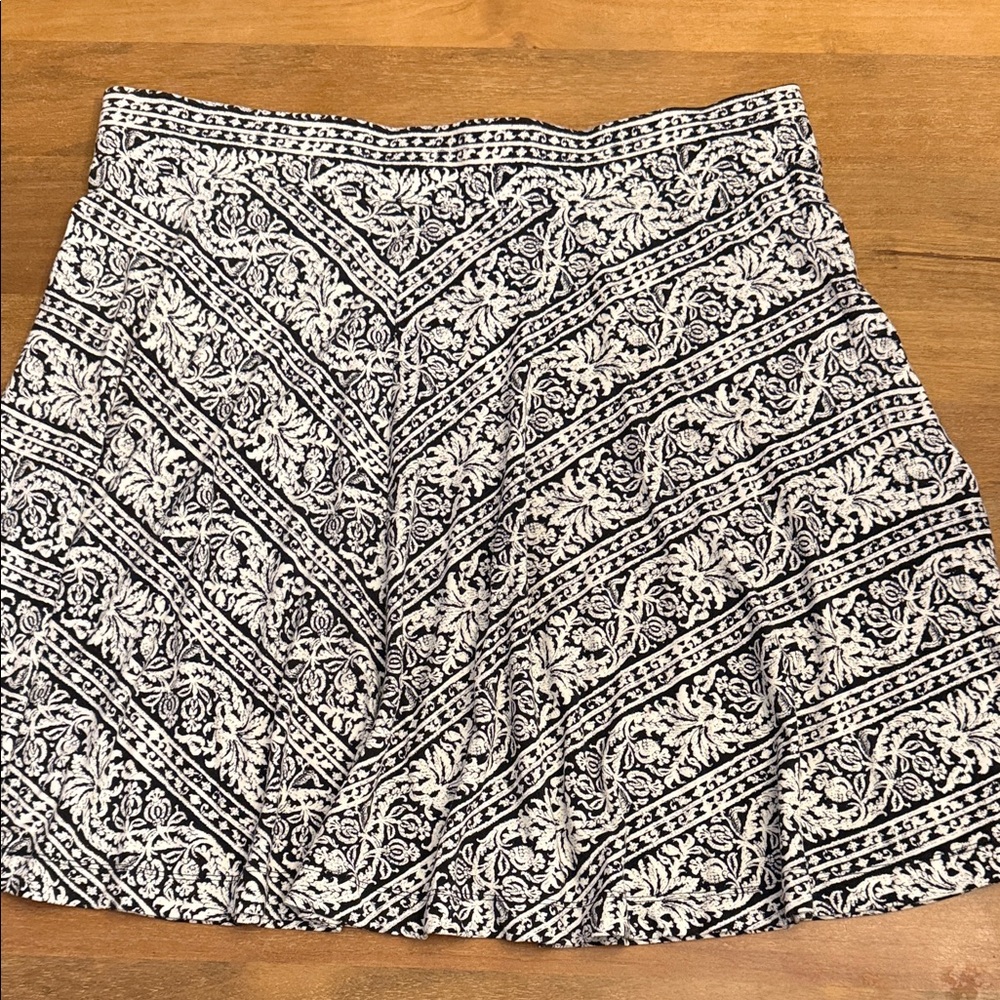 LOFT XL Black and White Printed A-Line Skirt